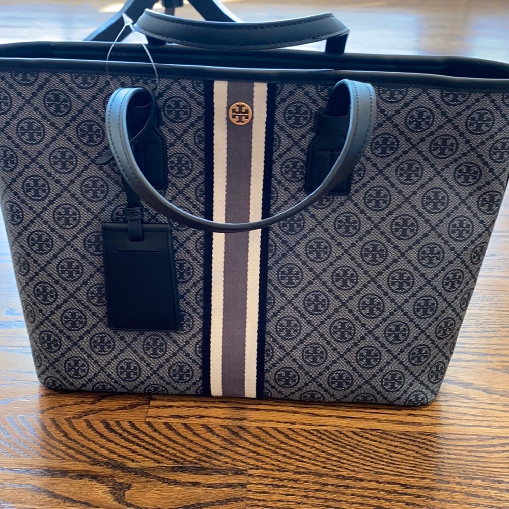 Brand new Tory Burch bag. Elegant